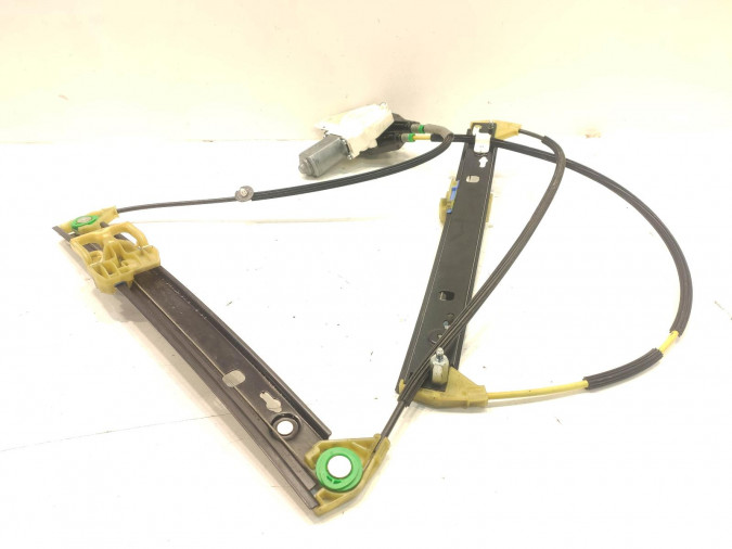 ELEVALUNAS DELANTERO DERECHO AUDI A1 2011