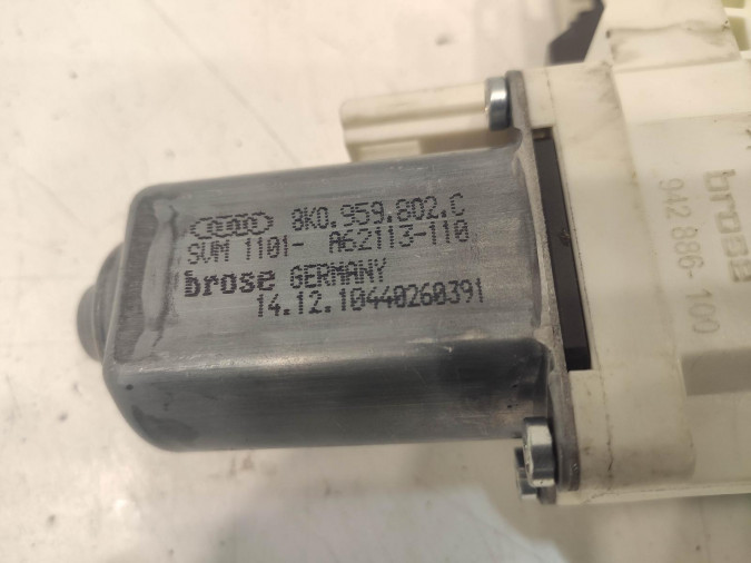 ELEVALUNAS DELANTERO DERECHO AUDI A1 2011