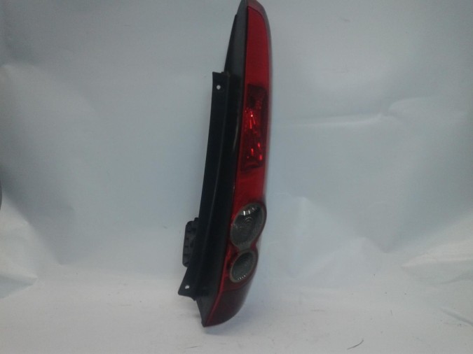 PILOTO TRASERO DERECHO FORD FIESTA 2006