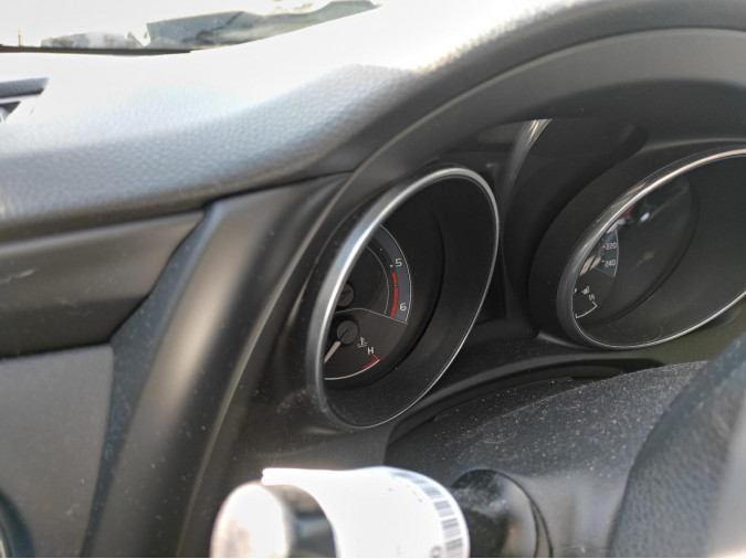 CUADRO INSTRUMENTOS TOYOTA AURIS 2016