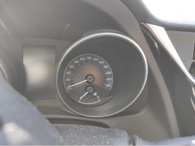 CUADRO INSTRUMENTOS TOYOTA AURIS 2016
