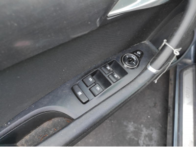 MANDO ELEVALUNAS DELANTERO IZQUIERDO HYUNDAI I40 2016