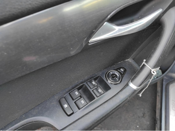 MANDO ELEVALUNAS DELANTERO IZQUIERDO HYUNDAI I40 2016