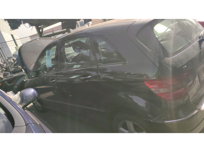 ALETA DELANTERA IZQUIERDA MERCEDES B 180 CDI 2005