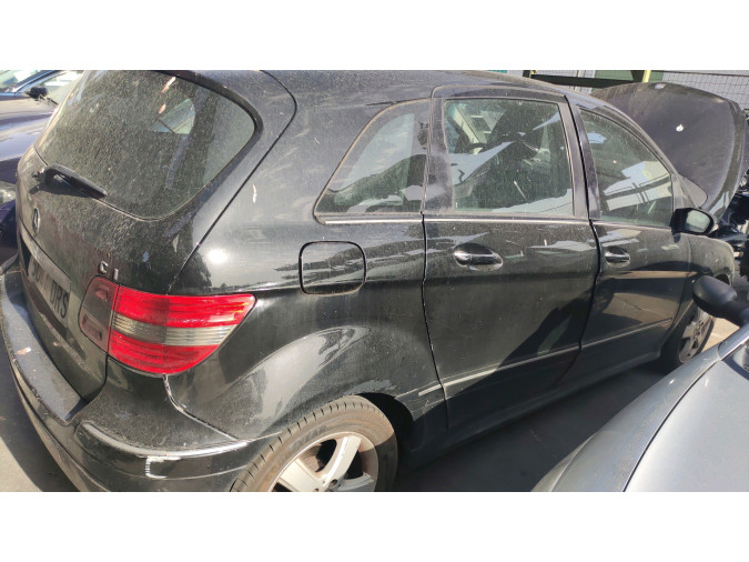 ALETA DELANTERA IZQUIERDA MERCEDES B 180 CDI 2005