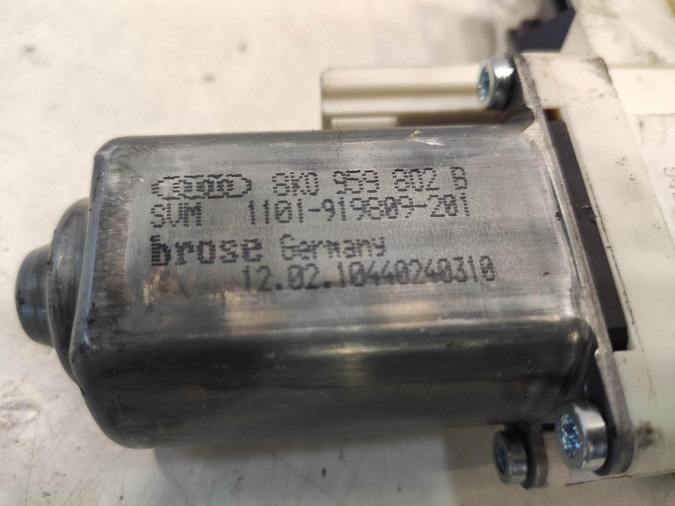 ELEVALUNAS DELANTERO DERECHO AUDI Q5 2013