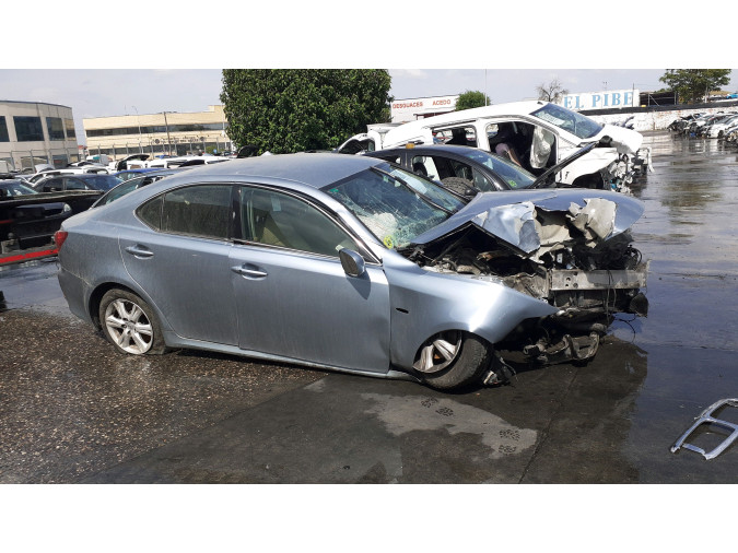 PILOTO TRASERO CENTRAL LEXUS IS 220D 2007