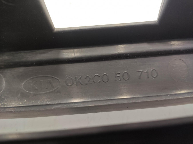 REJILLA DELANTERA KIA CARENS 2001