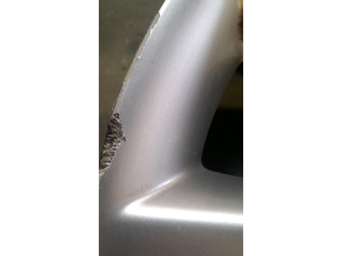 LLANTA DE ALUMINIO TOYOTA AVENSIS 2004