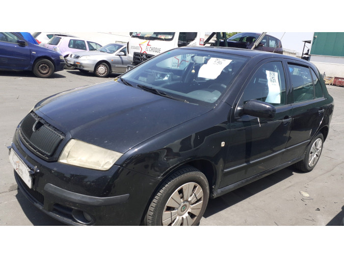 PILOTO TRASERO CENTRAL SKODA FABIA 2005