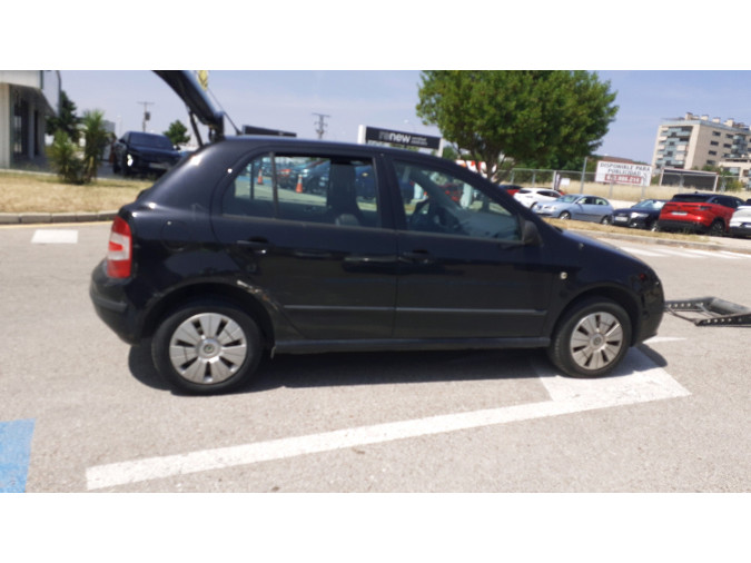 PILOTO TRASERO CENTRAL SKODA FABIA 2005