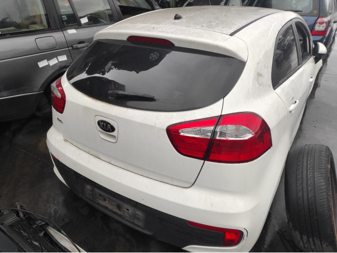PORTON TRASERO KIA RIO 2015