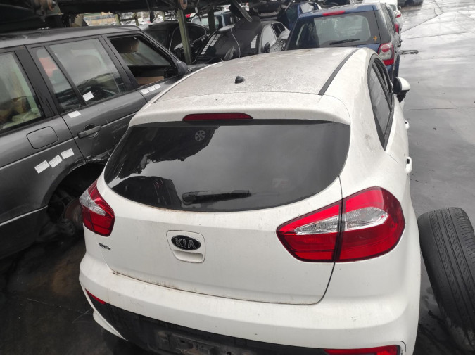 PORTON TRASERO KIA RIO 2015