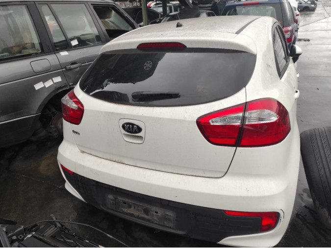 PORTON TRASERO KIA RIO 2015