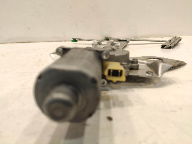 ELEVALUNAS DELANTERO DERECHO OPEL ZAFIRA 2000