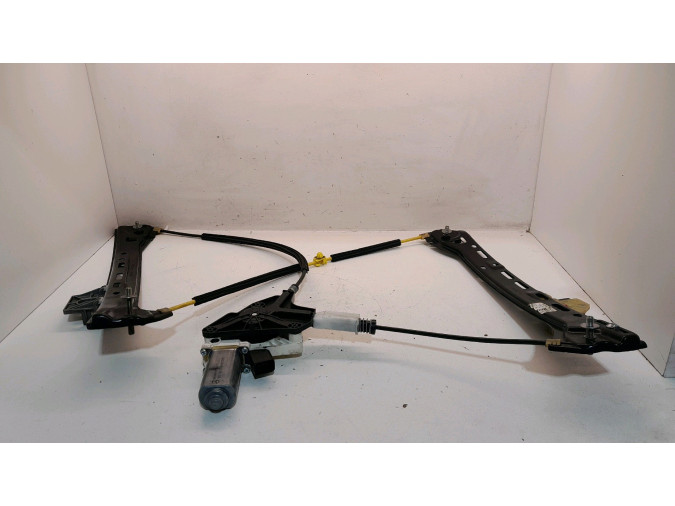 ELEVALUNAS DELANTERO IZQUIERDO MERCEDES C 250 2016