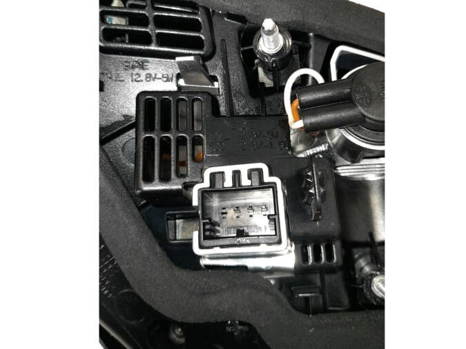 PILOTO TRASERO DERECHO INTERIOR VOLKSWAGEN PASSAT 2012