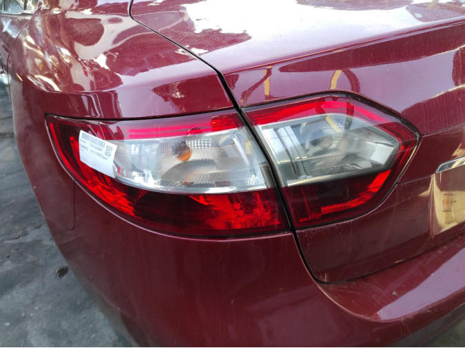 PILOTO TRASERO IZQUIERDO RENAULT FLUENCE 2010