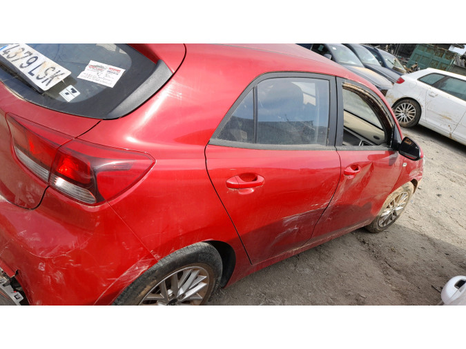 TERCERA LUZ DE FRENO KIA RIO 2021
