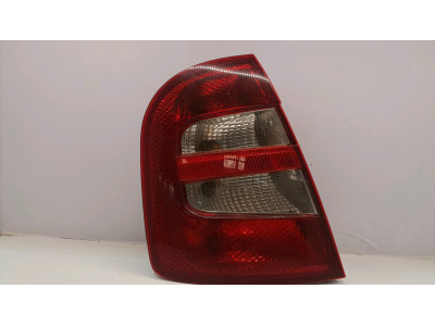 PILOTO TRASERO IZQUIERDO SKODA FABIA 2004