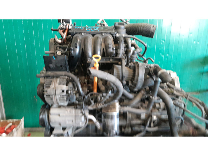 MOTOR CON ACCESORIOS SIN CAJA DE CAMBIOS VOLKSWAGEN GOLF 2001