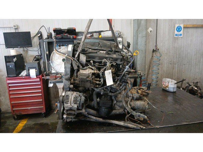 MOTOR CON ACCESORIOS SIN CAJA DE CAMBIOS VOLKSWAGEN POLO 2001