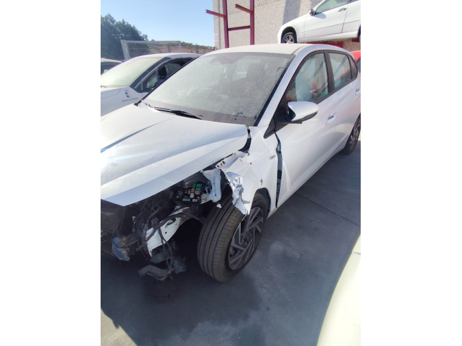 HYUNDAI I20 AÑO 2024. 23.143KM