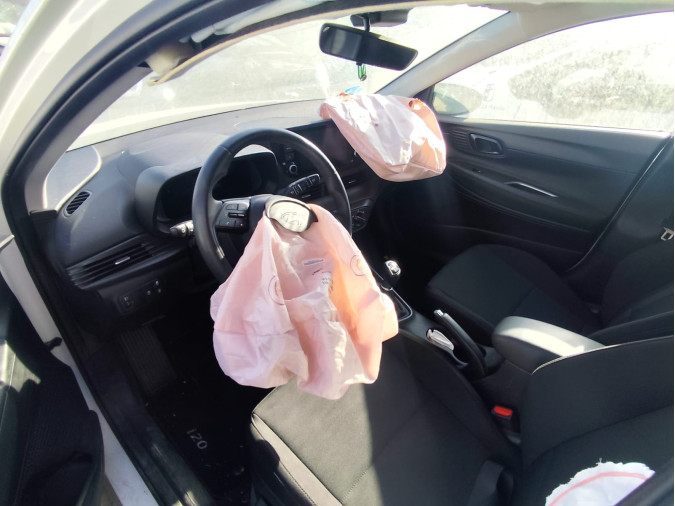 HYUNDAI I20 AÑO 2024. 23.143KM