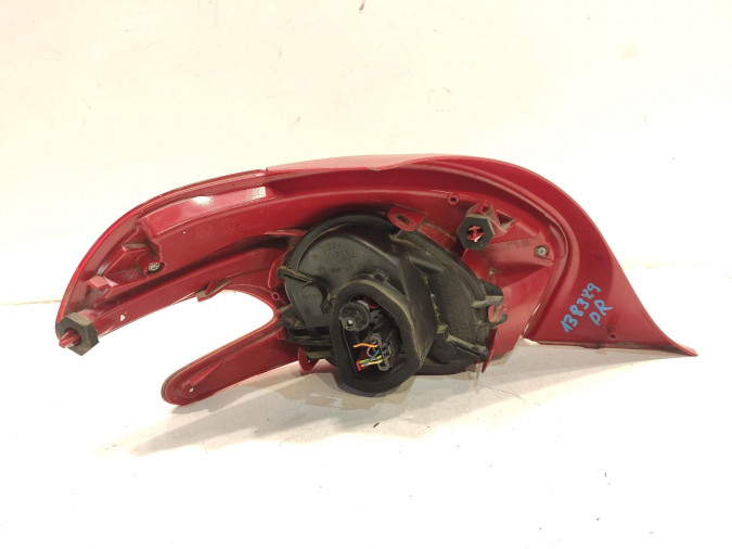 PILOTO TRASERO DERECHO PEUGEOT 208 2014