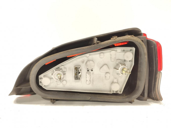 PILOTO TRASERO IZQUIERDO PEUGEOT 106 1995