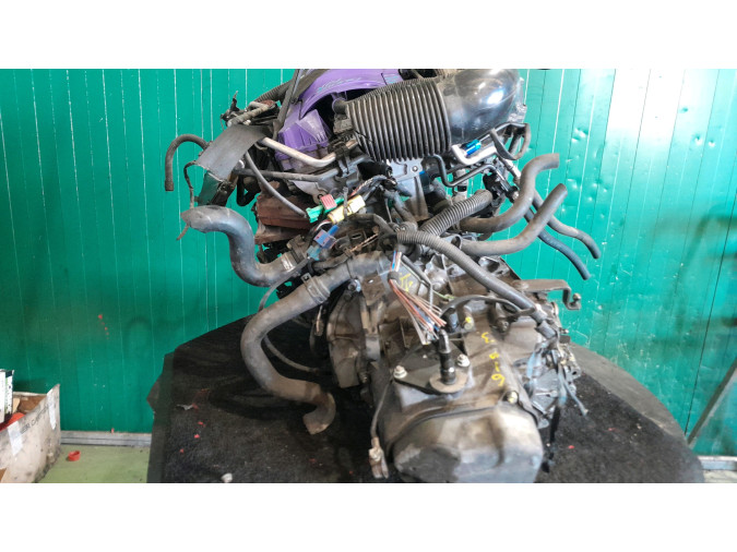 MOTOR CON ACCESORIOS Y CAJA DE CAMBIOS  2004