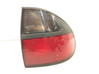 PILOTO TRASERO DERECHO RENAULT LAGUNA 1995