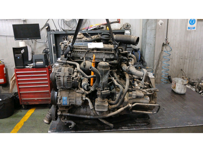 Motor VOLKSWAGEN GOLF 2004