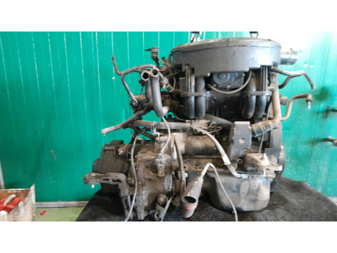 MOTOR CON ACCESORIOS Y CAJA DE CAMBIOS  2000