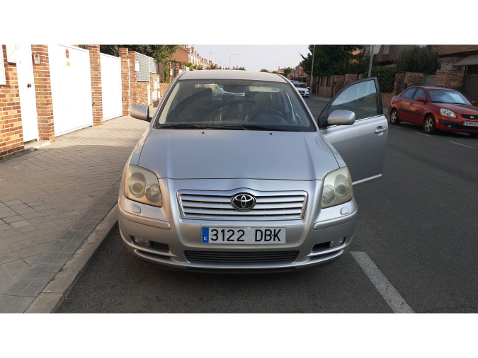 FARO DELANTERO DERECHO TOYOTA AVENSIS 2004