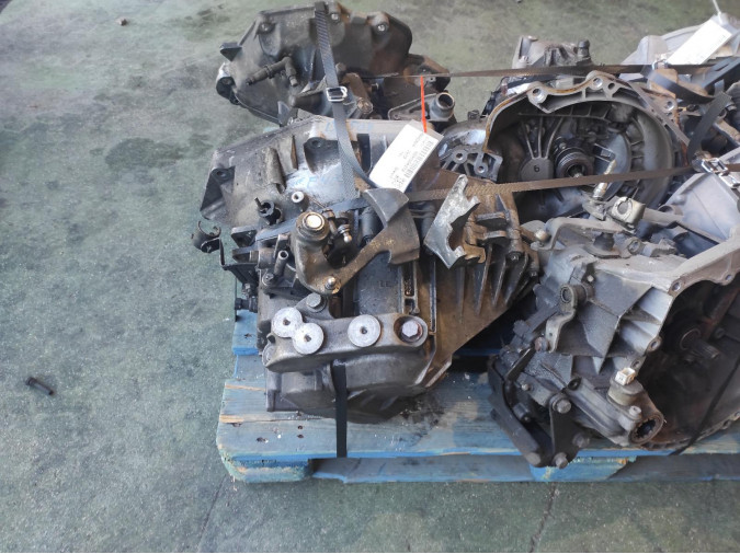 CAJA CAMBIOS RENAULT CLASE M 2010