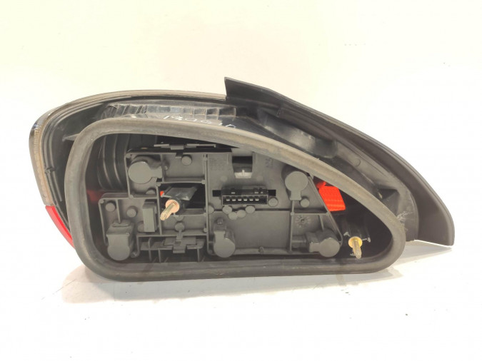PILOTO TRASERO DERECHO PEUGEOT 306 1997