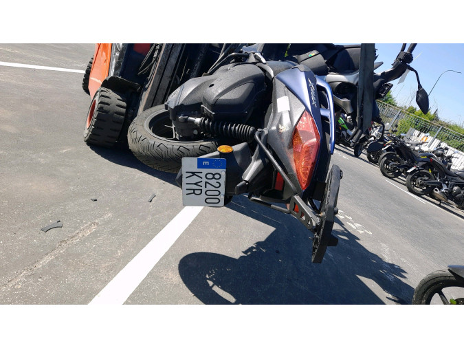 SOPORTE BAUL GIVI XMAX YAMAHA X-MAX 2019