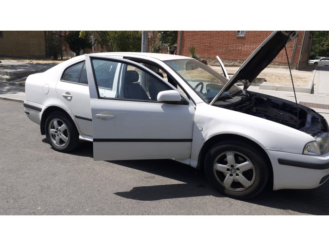 PARAGOLPES TRASERO SKODA OCTAVIA 2003