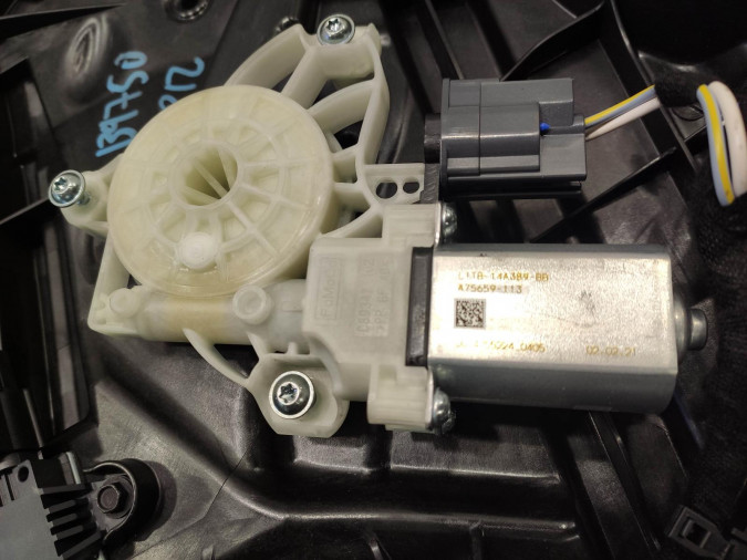 ELEVALUNAS DELANTERO DERECHO FORD FIESTA 2021