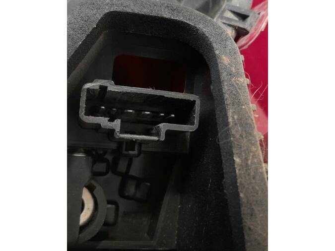 PILOTO TRASERO IZQUIERDO PEUGEOT 207 2006
