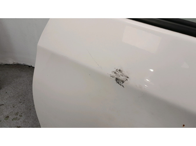 PUERTA TRASERA IZQUIERDA TOYOTA YARIS BLANCO 2017