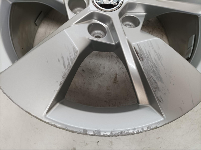 LLANTA SO SKODA YETI 2014