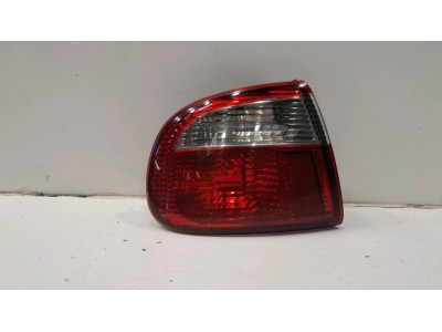 PILOTO TRASERO IZQUIERDO SEAT TOLEDO ROJO / BLANCO 1999