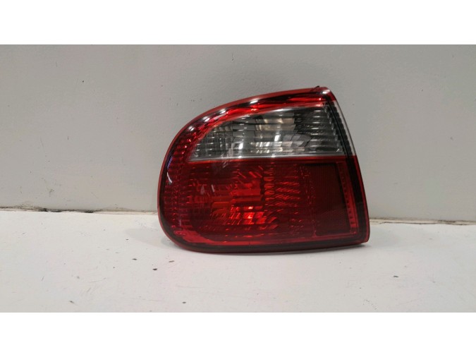 PILOTO TRASERO IZQUIERDO SEAT TOLEDO ROJO / BLANCO 1999
