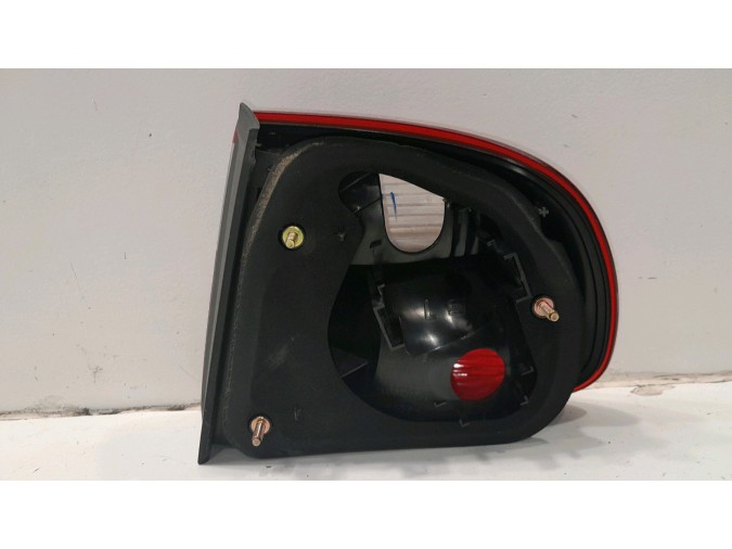 PILOTO TRASERO IZQUIERDO SEAT TOLEDO ROJO / BLANCO 2001