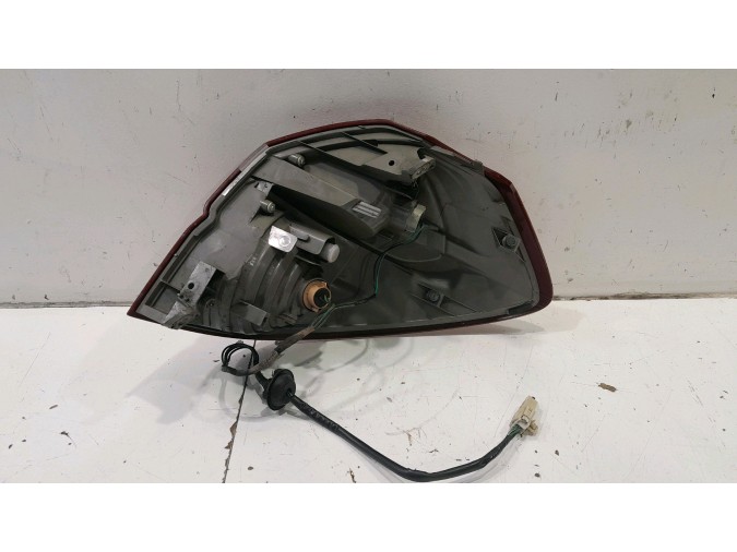 PILOTO TRASERO IZQUIERDO SUBARU LEGACY 2004