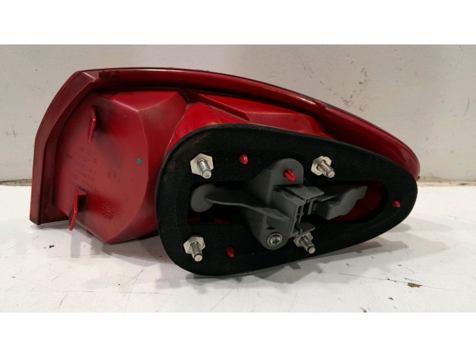 PILOTO TRASERO IZQUIERDO ALFA ROMEO 147 2008