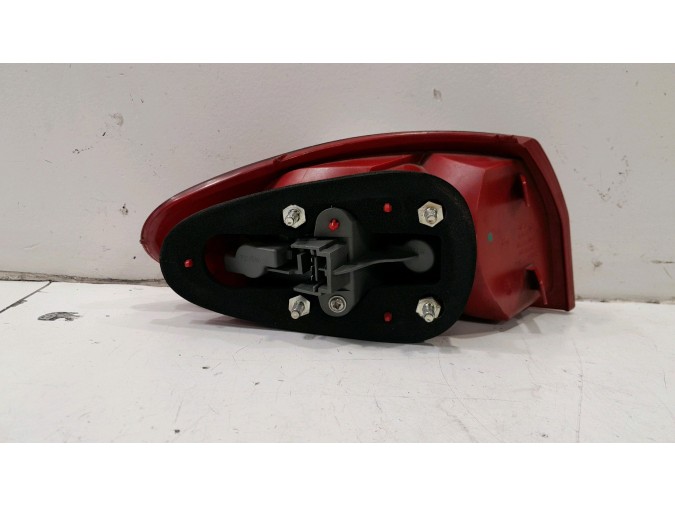 PILOTO TRASERO DERECHO ALFA ROMEO 147 2008