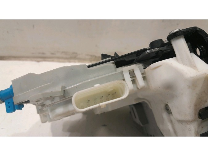 CERRADURA PUERTA TRASERA DERECHA AUDI A3 43671